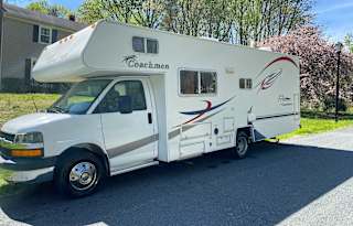 Coachmen RV Freedom Express Low miles