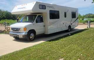 Four Winds Majestic RV