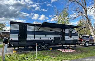 2022 Fully Loaded Cherokee Grey Wolf 26DBH-L