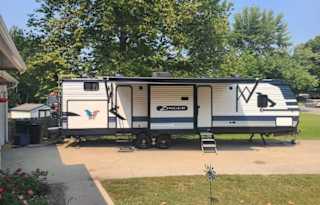 Pet Friendly Bunkhouse Camper Rental