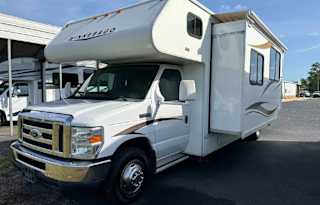 Winnebago 8 Person Relaxation Station