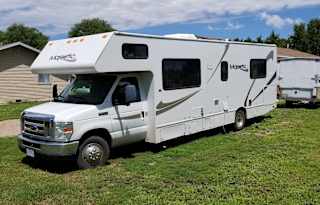 2011 Four Winds Majestic 28A 30' Class C Motorhome