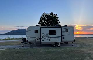 Cozy Family Camper with Goodies!