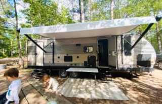 J.B Family Trailer - sleeps 8 w/pvt queen & bunks