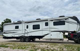 Guinn’s Luxury RV Retreat